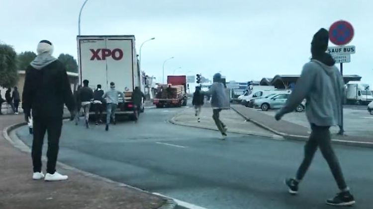 Calais Flüchtlinge.JPG