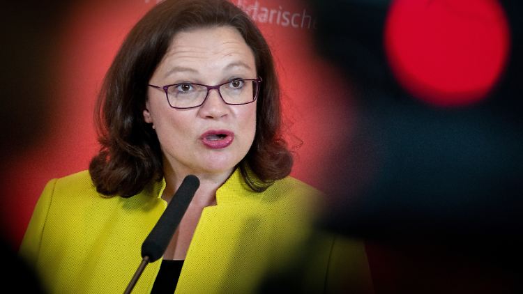 Andrea Nahles ist mit der Entscheidung im Fall Maaßen unzufrieden.