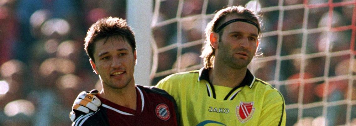 Zwei von 20: Münchens Niko Kovac und der Cottbusser Torhüter Tomislav Piplica an jenem 22. September 2001.