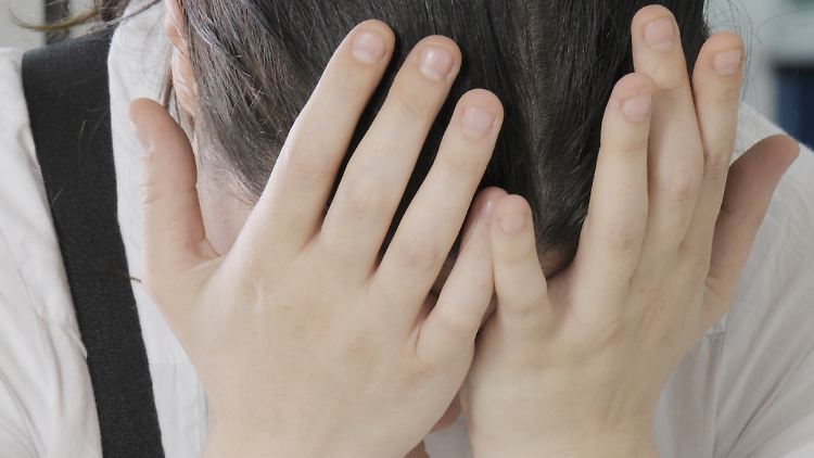 Frauen werden 1,5 mal häufiger Opfer von Mobbingattacken.