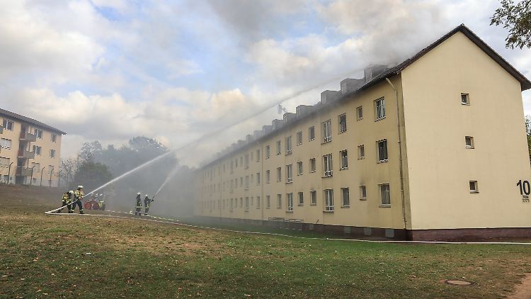 Schwierige Löscharbeiten: Das "Ankerzentrum" in Bamberg nutzt ehemals vom US-Militär errichtete Gebäude.