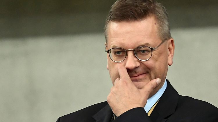 Grindel gibt sich alle Mühe, die deutsche EM-Bewerbung in besonders gutes Licht zu rücken.