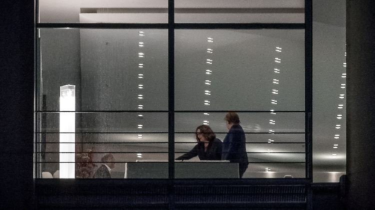 Spätvorstellung im Kanzleramt: Für Grünen-Fraktionschef Hofreiter ein "Schmierentheater".