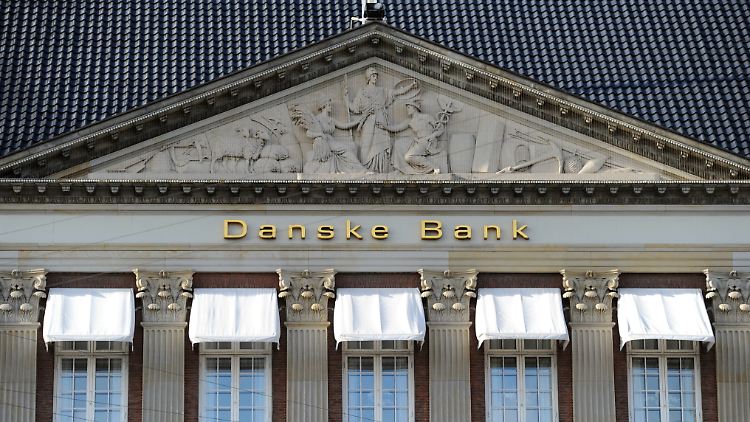 Eine interne Untersuchung bei der Danske Bank hatte ergeben, dass der größte Teil des zwischen 2007 und 2015 über die Niederlassung in Estland geflossenen Geldes von 200 Milliarden Euro verdächtig gewesen sei..