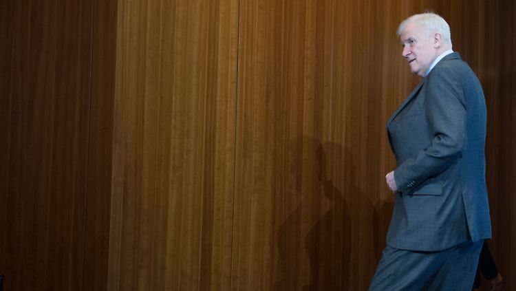 Wird nun alles gut? Seehofer nach der Verkündigung am Sonntag, dass Maaßen Sonderberater wird.