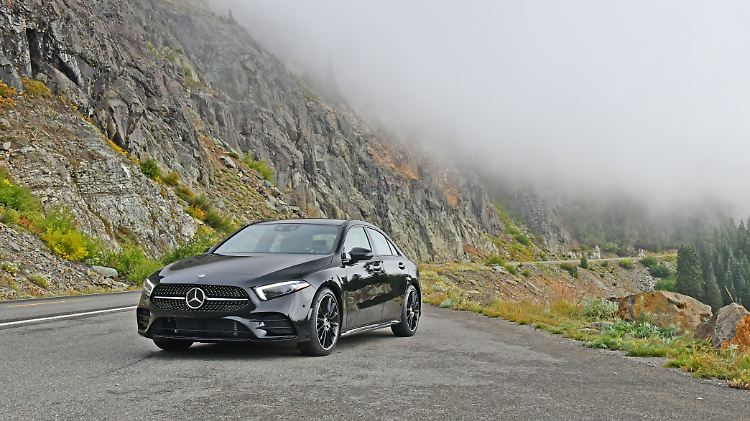 Die Mercedes A-Klasse-Limousine macht nicht nur bei der Fahrt durch den Mount-Rainier-Nationalpark eine gute Figur.