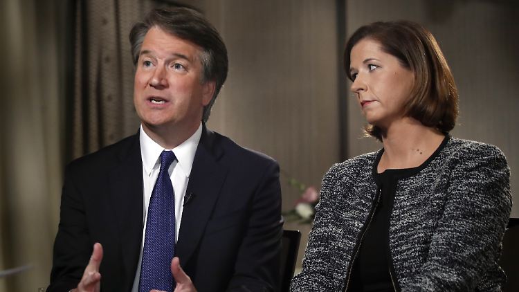 Er habe erst viele Jahre nach der Highschool sexuelle Kontakte zu Frauen gehabt, rechtfertigte sich Kavanaugh.