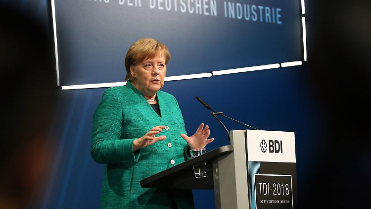 Kanzlerin Angela Merkel sendet die Botschaft aus, die Sorgen der Industrie verstanden zu haben.