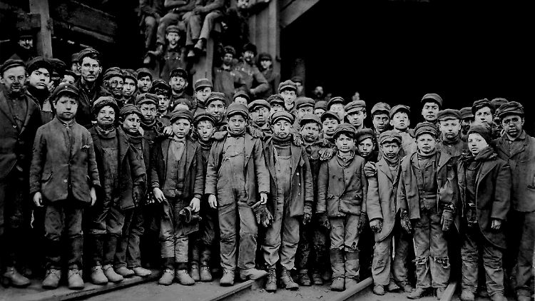 "Breaker Boys, die beim Ewen Breaker (Kohlenwäscherei) der Pennsylvania Coal Co. arbeiten; South Pittston, Januar 1911."