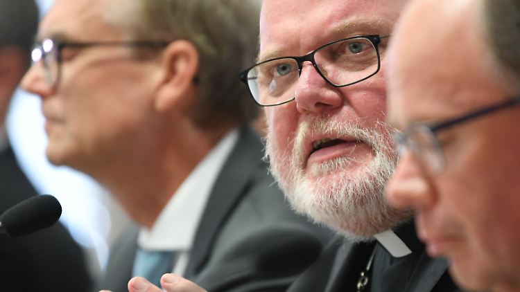 "Allzulange ist in der Kirche Missbrauch geleugnet, weggeschaut und vertuscht worden", sagte Kardinal Marx in Fulda.