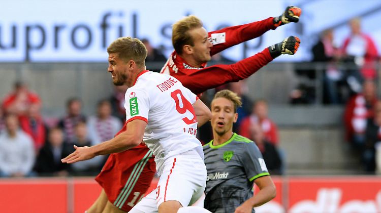 Simon Terodde rettet seinen Kölnern einen Punkt gegen Ingolstadt.