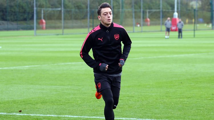 Mesut Özil soll wohl vorerst nicht mit Bundestrainer Löw sprechen.