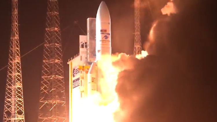 Die Ariane 5 Trägerrakete beim Liftoff.