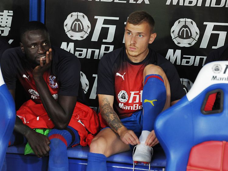 Ex-Schalker: Max Meyer saß bei Crystal Palace im Pokalspiel gegen West Brom 90 Minuten nur auf der Bank.