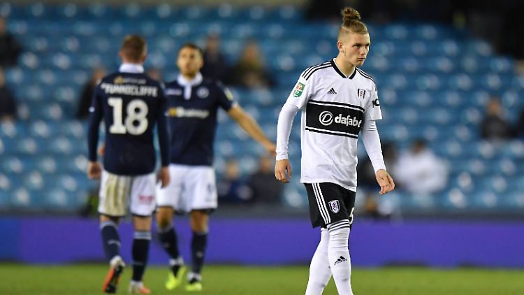 Harvey Elliott geht in die Geschichtsbücher des Fußballs ein - als jüngster Spieler in England.