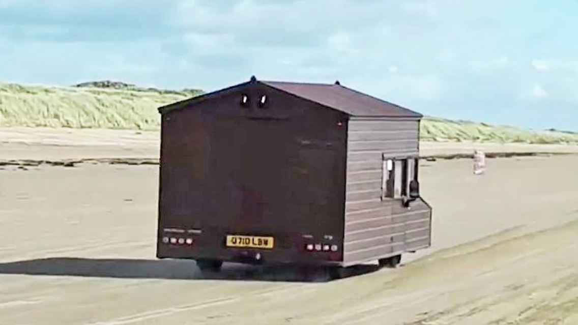 fAHRENDES hAUS.JPG