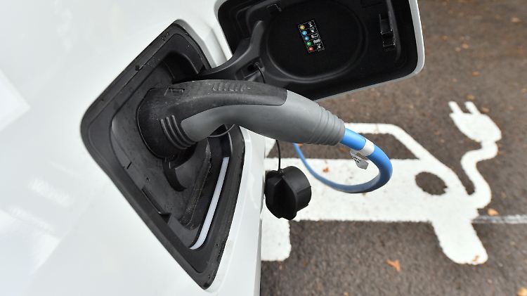 Mit der steigenden Zahl der Elektroautos klettert auch die Nachfrage nach Batterien. 