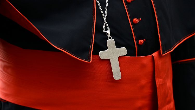 Eine Katholische Schule zieht ein Anstellungsangebot eines homosexuellen Lehrers in Nordrhein-Westfalen zurück.