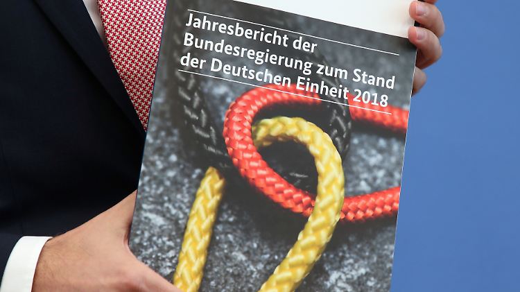 Die Bundesregierung legte einen zwiespältigen Bericht zur Lage in Ost und West vor.