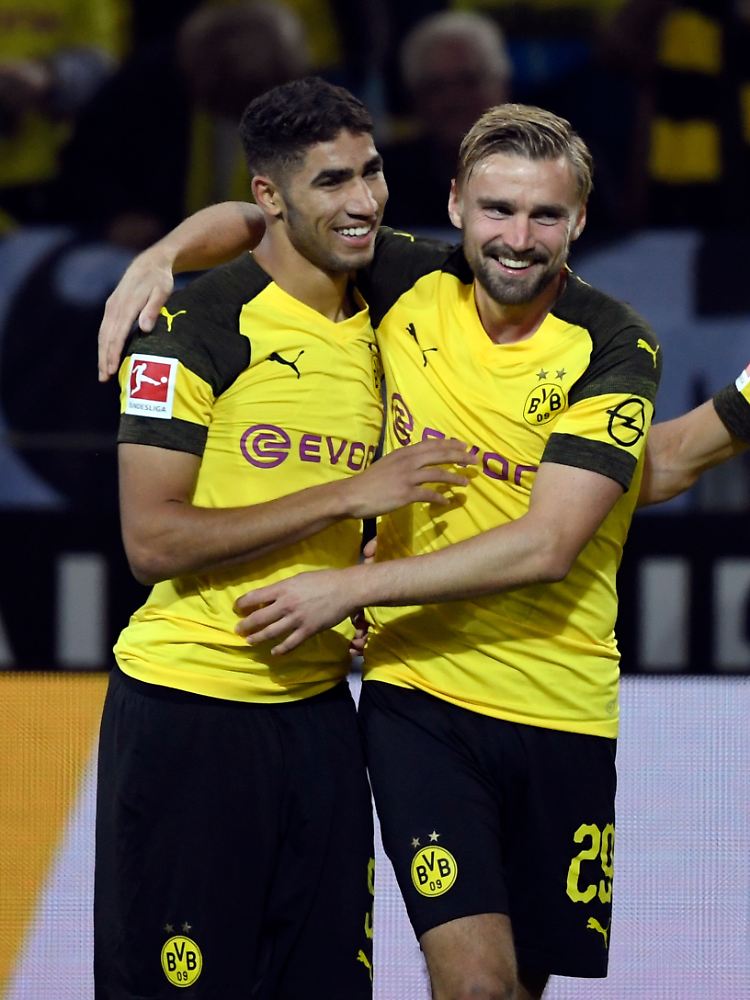 Mit seinen 30 Jahren gehört Marcel Schmelzer (r.) beim BVB zum alten Eisen. Real-Leihgabe und Torschütze Achraf Hakimi ist beispielsweise erst 19 Jahre alt.