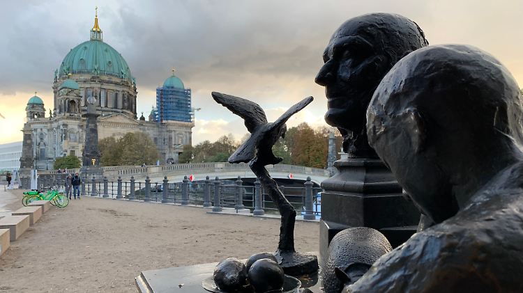 Durch HDR Smart sind Details der Köpfe im Vordergrund noch gut zu erkennen und der helle Himmel sieht klasse aus.