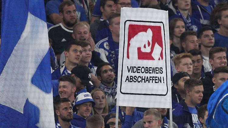 Der Wunsch dieses Fans ist nicht in Erfüllung gegangen. Der Videobeweis wird sogar noch ausgeweitet.