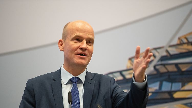 "Wir können nicht sagen, wer zu uns kommt, kriegt Asyl oder einen Arbeitsplatz", meint Ralph Brinkhaus.