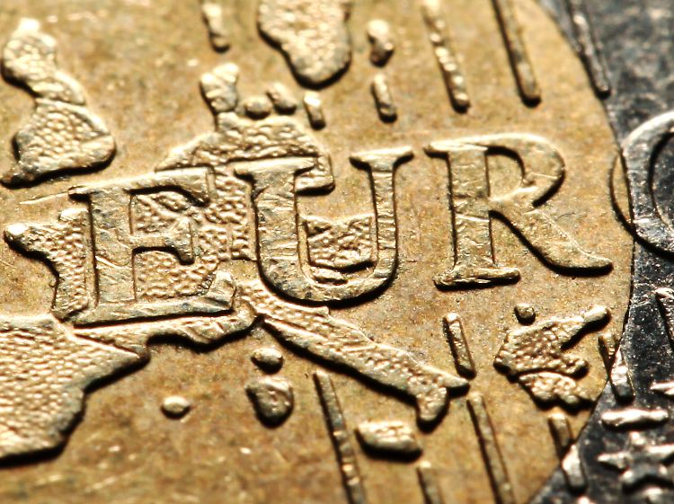 Geografische Details auf der Vorderseite: Ältere Euro-Münzen zeigen das politische Europa vor der EU-Erweiterung von 2004.