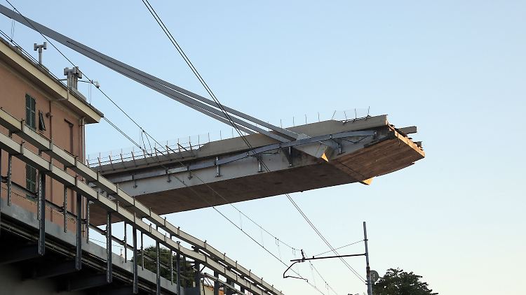 Anderthalb Monate nach dem Einsturz der Morandi-Brücke ist mit den Abrissarbeiten noch nicht begonnen worden.