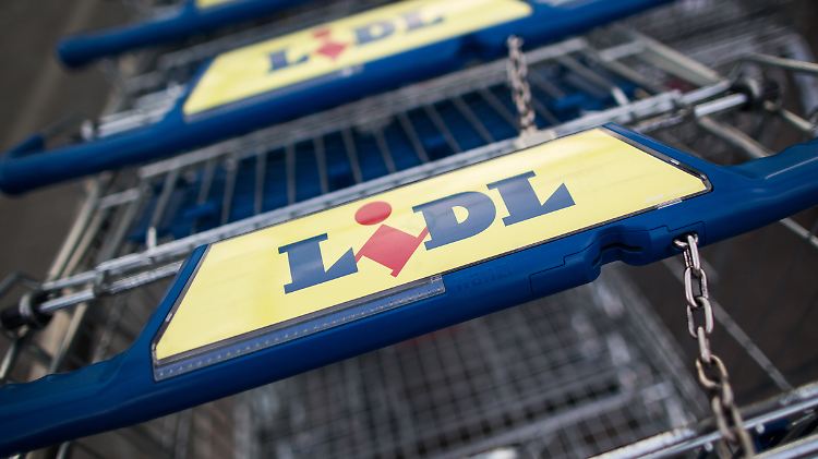 Alle großen Handelsketten wie Edeka, Rewe, Aldi oder Lidl haben bereits angekündigt, die Steuervorteile in vollem Umfang an ihre Kunden weiterzugeben.