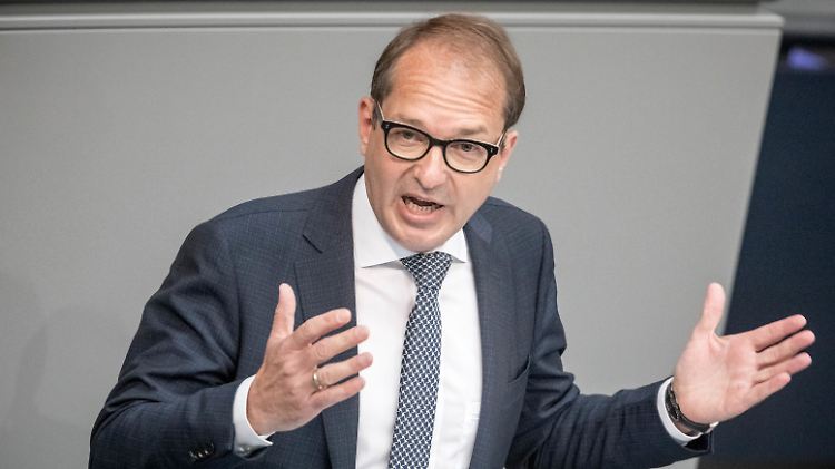 "AfD-Politiker marschieren Seit an Seit mit Hooligans und Rechtsextremisten", wettert Dobrindt.