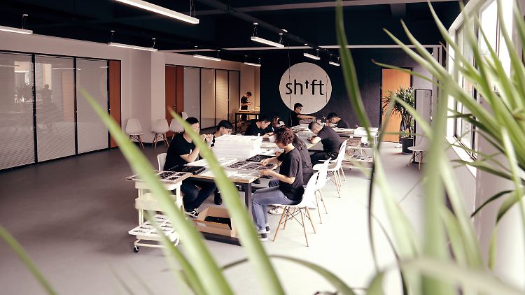 Die Produktionsbedingungen der chinesischen Arbeiter von Shift sind im Vergleich zur üblichen Praxis von Foxconn & Co. traumhaft.