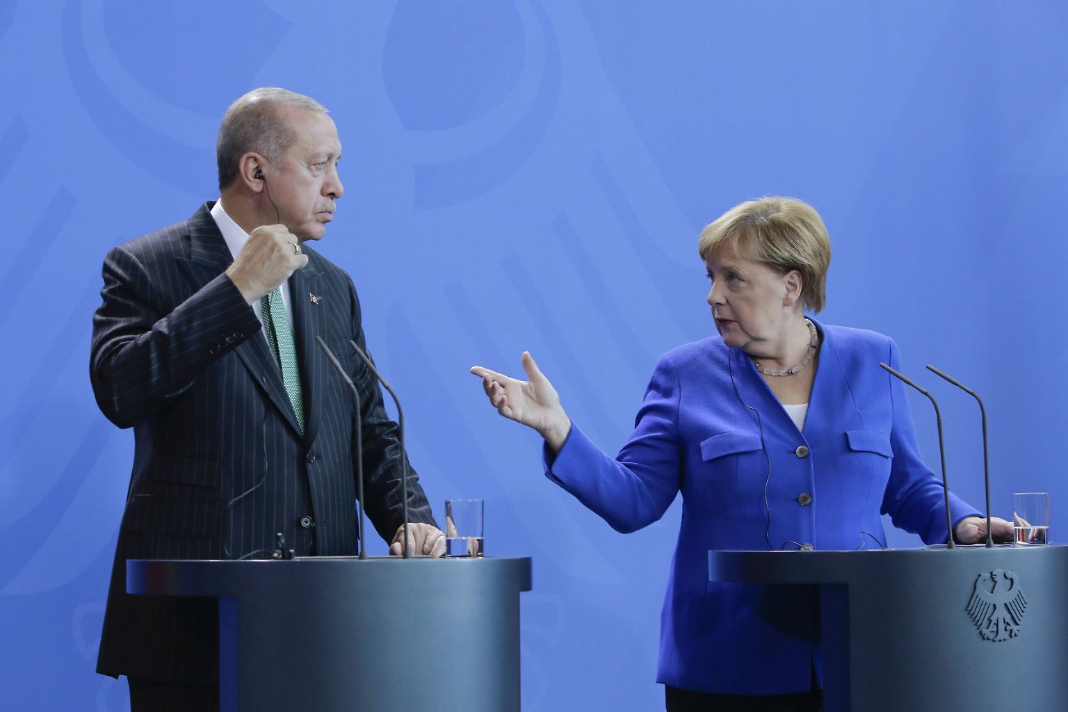 Gesten sagen mehr als tausend Worte, heißt es. Doch manche ...