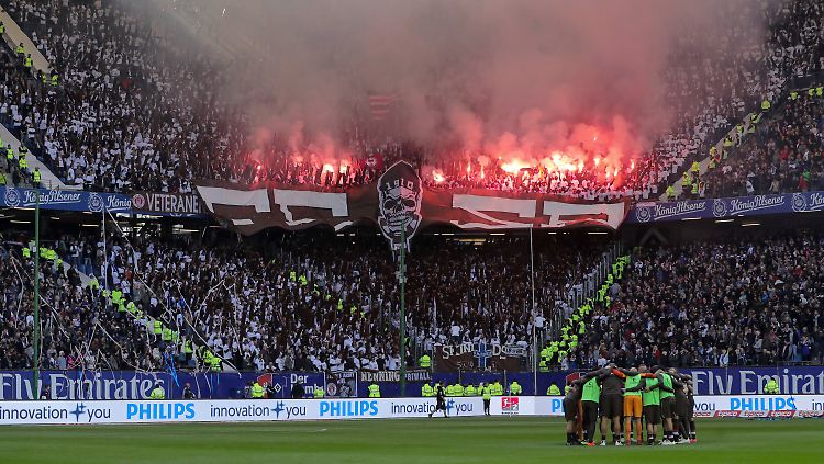 Feuerwerk im Volkspark: St. Pauli ist zu Besuch in Stellingen.
