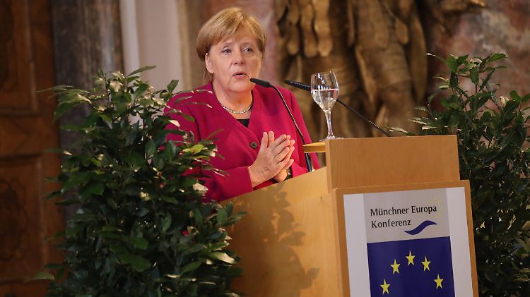 Merkel spricht über ihre Vision vom EU-Sicherheitsrat beim Europa Symposium im bayerischen Ottobeuren.