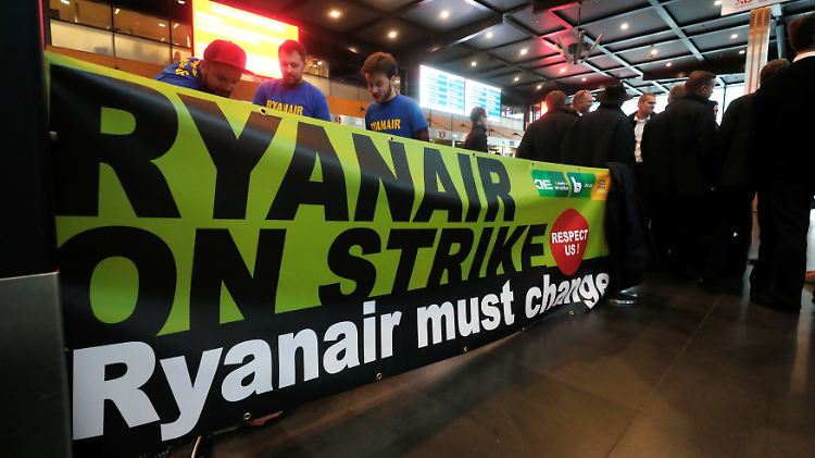 Streikende Ryanair-Mitarbeiter am Brüsseler Flughafen (Archivbild).