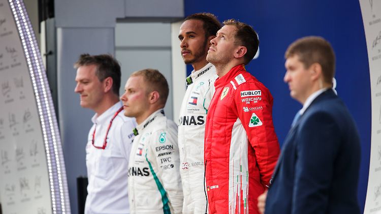 Hofft Sebastian Vettel jetzt schon auf göttlichen Beistand? Nötig wäre es.