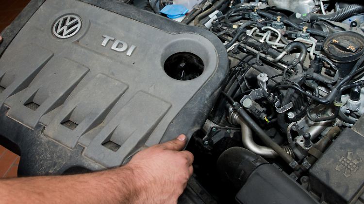 Wenige Jahre alte Dieselautos in den von den Kunden erwarteten fahrbereiten Zustand zu versetzen, würde nach Ansicht der Betriebsratschefs "Arbeitsplätze gefährden".