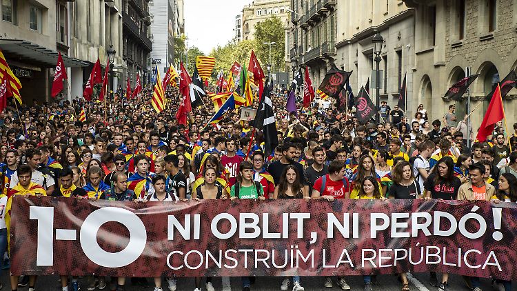 Eine Gruppe radikaler Separatisten gelangte in Girona in den Sitz der Regionalregierung.