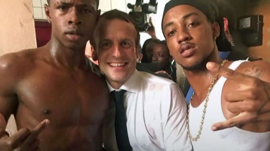 MacronMittelfinger.jpg