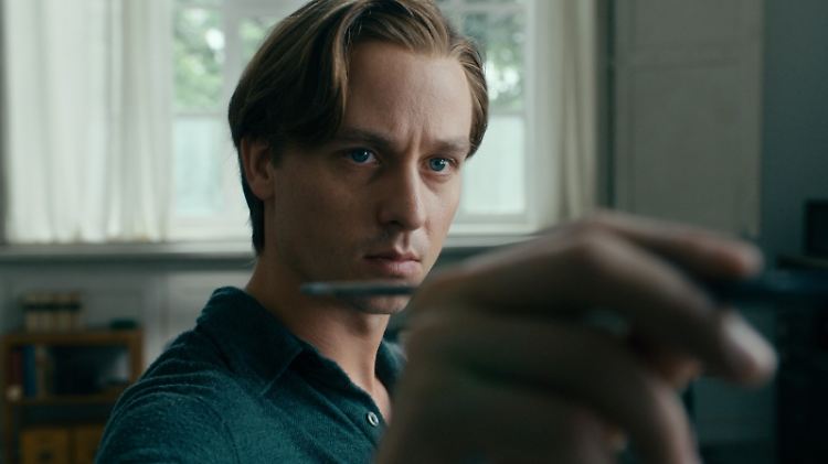 Tom Schilling als Kurt Barnert.
