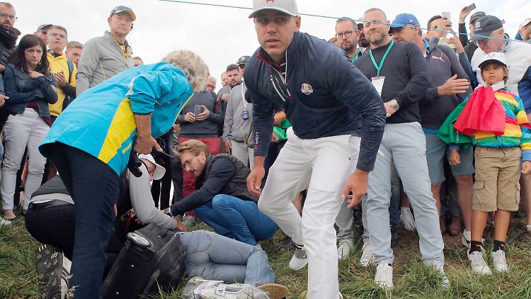 Golfspieler Brooks Koepka eilte nach dem Unglück sofort zur Getroffenen.