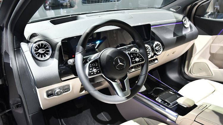 Das Bedienkonzept der B-Klasse ist komplett vom kleinen Bruder, der Mercedes A-Klasse, übernommen.