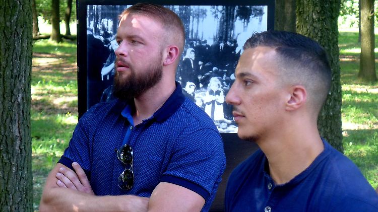 Rapper Kollegah und Farid Bang (l.) im Juni 2018 in der KZ-Gedenkstätte Auschwitz.
