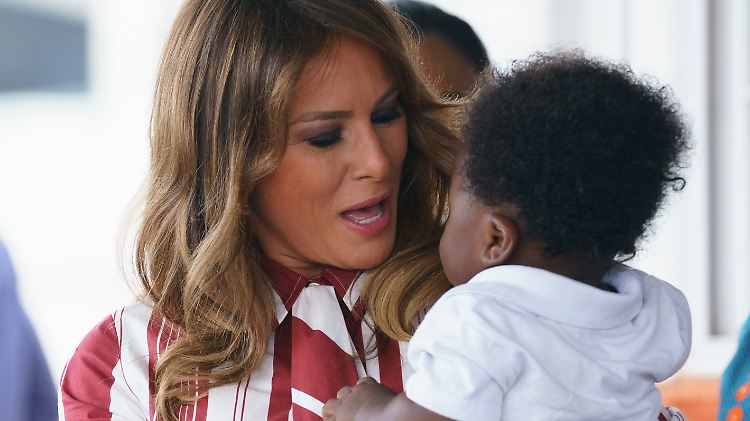 In Accra besuchte Melania Trump ein Krankenhaus - und schloss Freundschaften. 