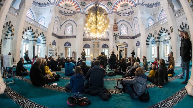 Auch wenn weniger Moscheen geöffnet haben, ist die Sehitlik-Moschee in Berlin gut besucht.