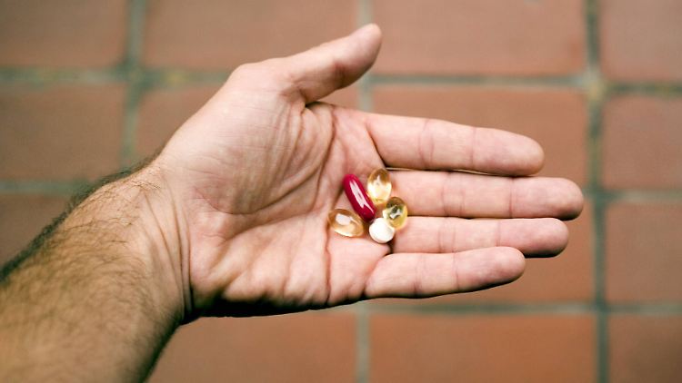 Die einen schwören auf ihre Vitaminpillen, die anderen halten sie für pure Geldschneiderei.