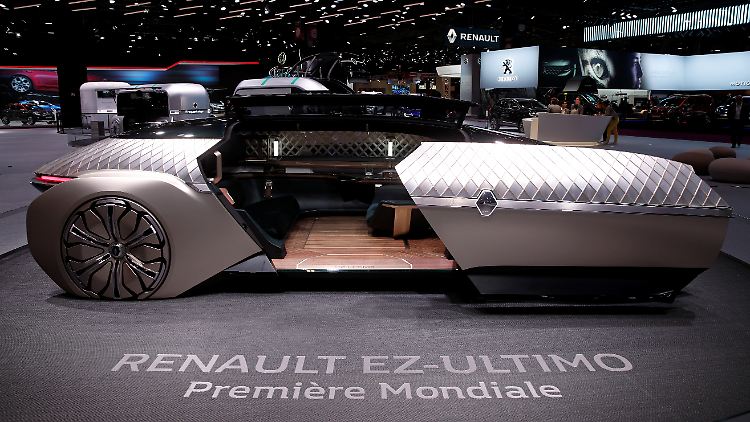 Mit 5,70 Metern Länge, aber nur 1,35 Metern Höhe wirkt der Ultimo von Renault ein bisschen wie ein unförmiges Raumschiff.