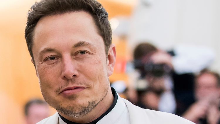 Er hat Tesla groß gemacht - doch mittlerweile fragen sich manche, ob Elon Musk für den Elektroautobauer noch der richtige Chef ist.