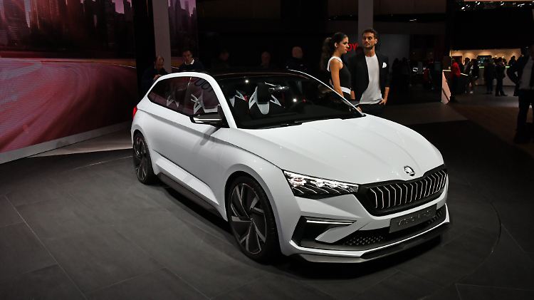Mit einer weiteren RS-Studie geben die Tschechen in Paris einen Ausblick auf den kommenden Skoda Scala.